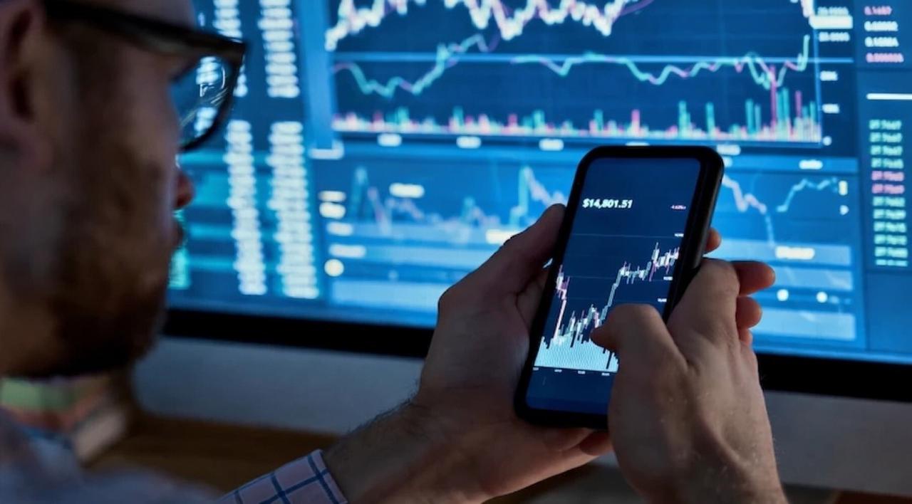 ASX slides as rate fears return, tech rebounds and commodities tell a split story